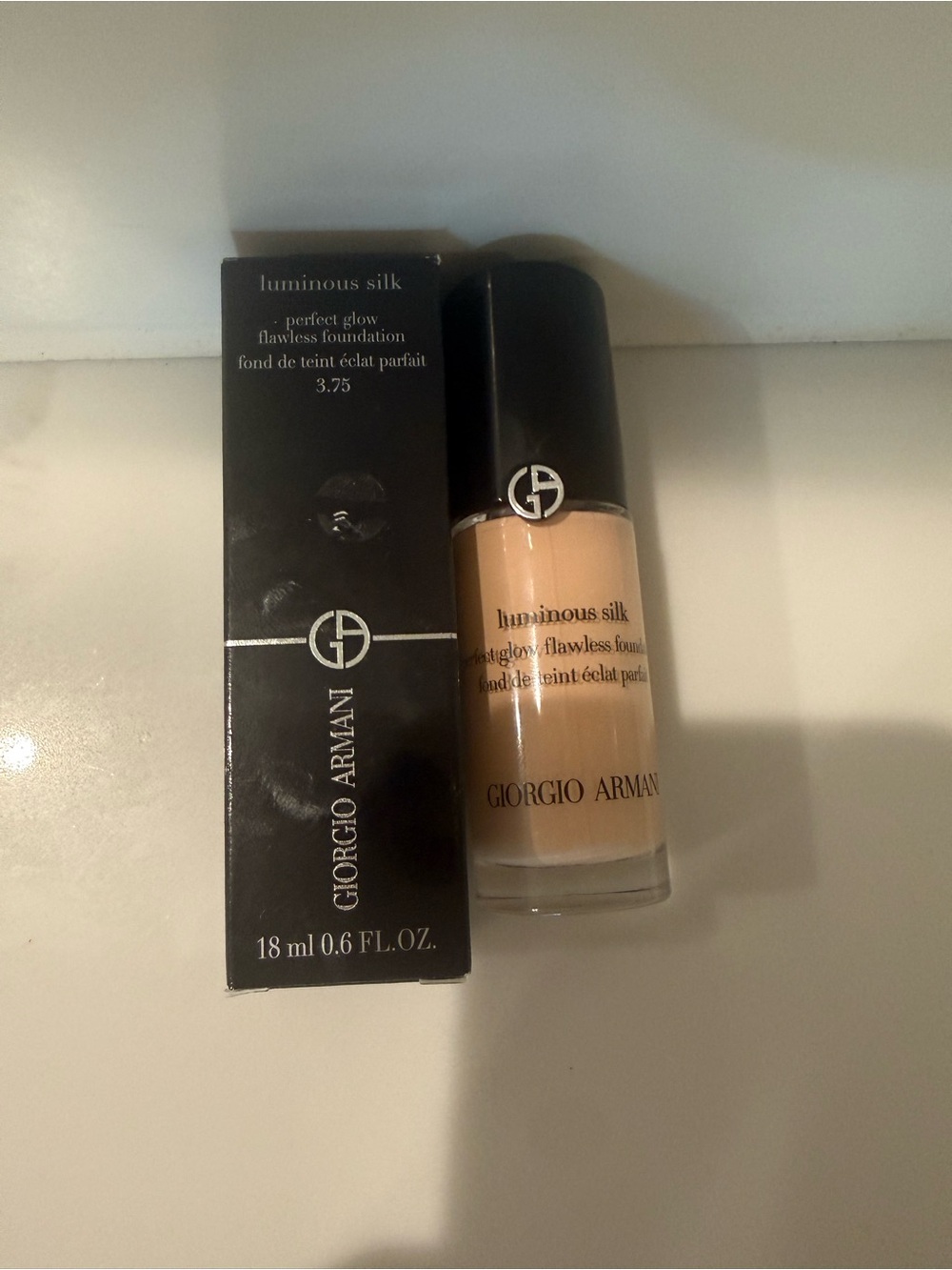 New Giorgio Armani Luminous Silk Foundation - 3.75 - Picture 7 of 8